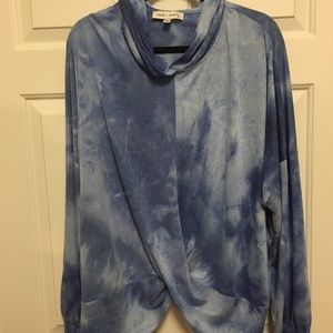 🌟 Sale! Blue tie-dyed, long sleeved hooded shirt with twist front.
